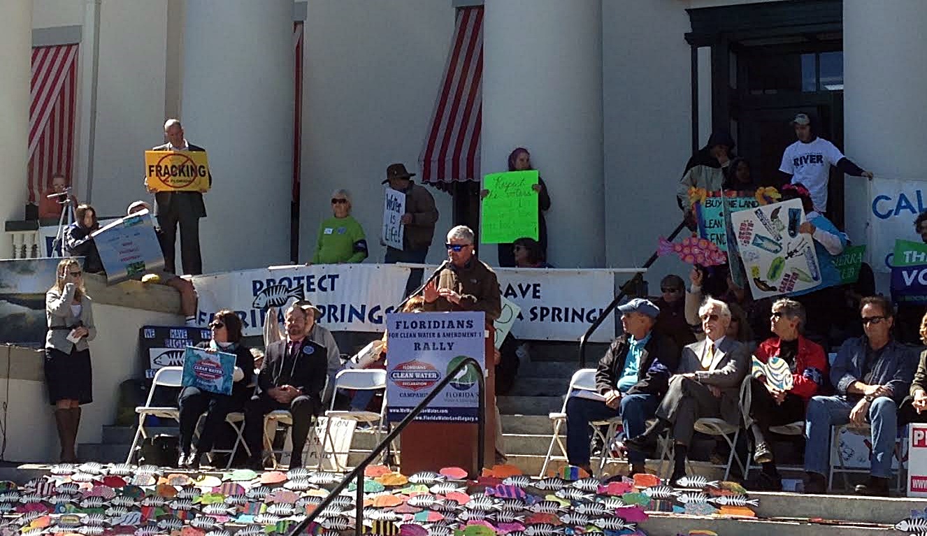 Reef Relief Mill McCleary speaks to the crowd